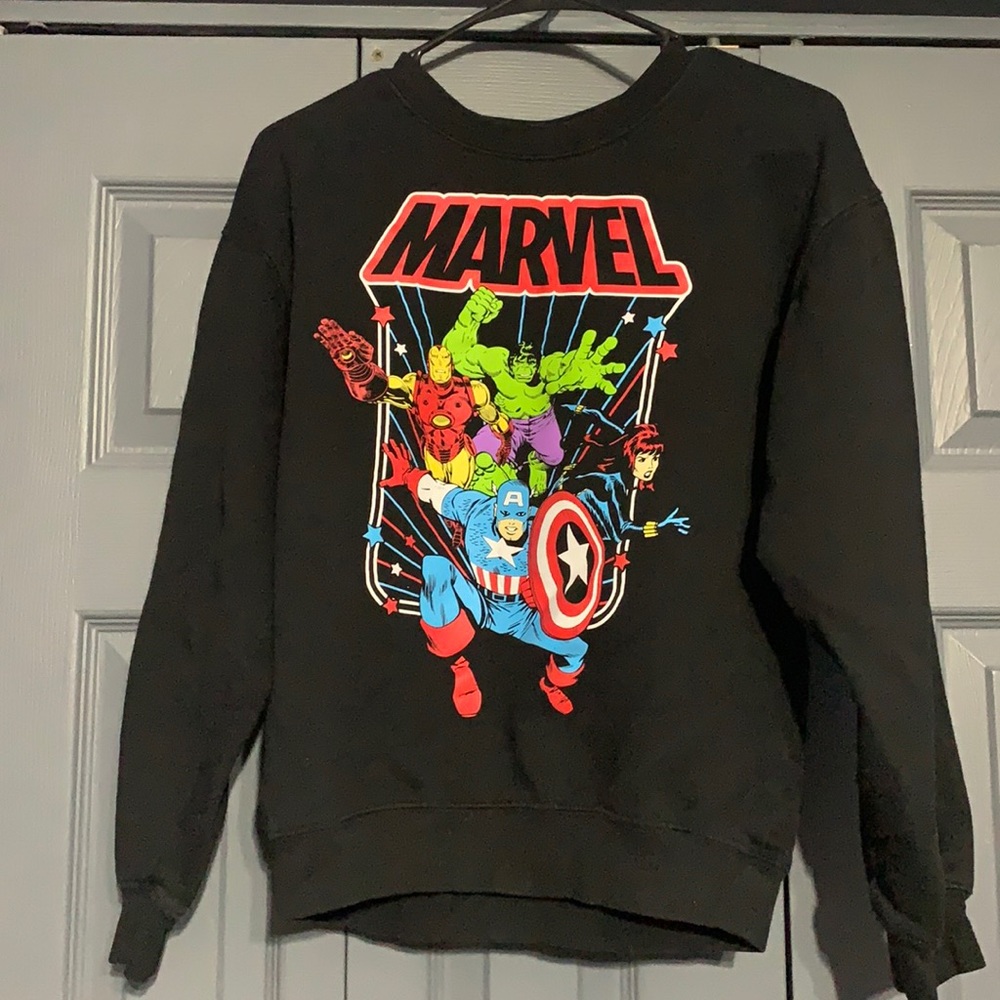 Black Marvel Character Crew Neck. B8